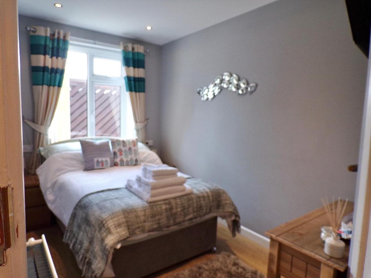 Coast 77 B&B Poole Εξωτερικό φωτογραφία
